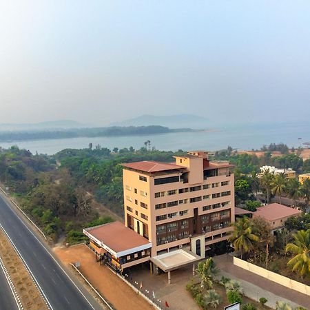 Sterling Karwar Exterior foto