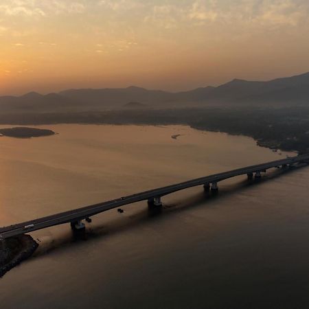Sterling Karwar Exterior foto