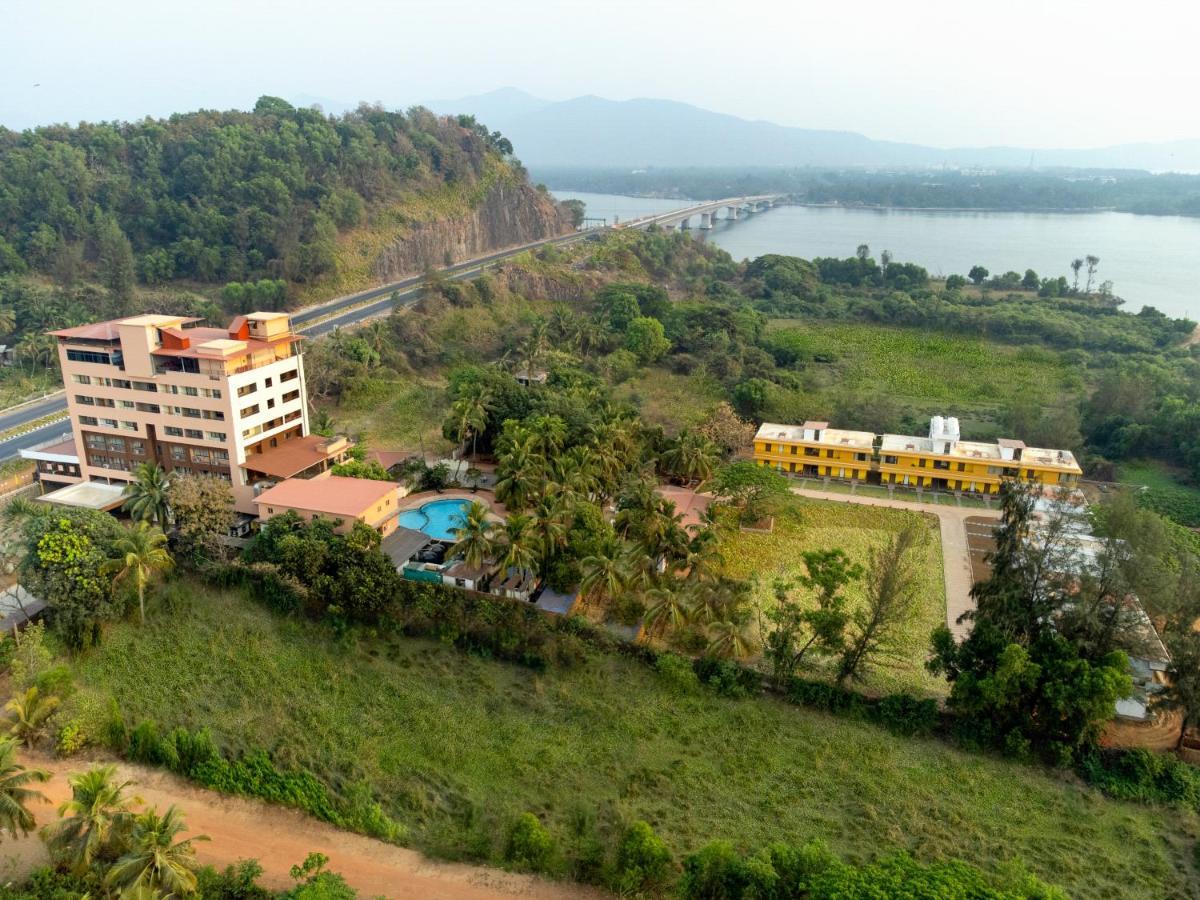 Sterling Karwar Exterior foto