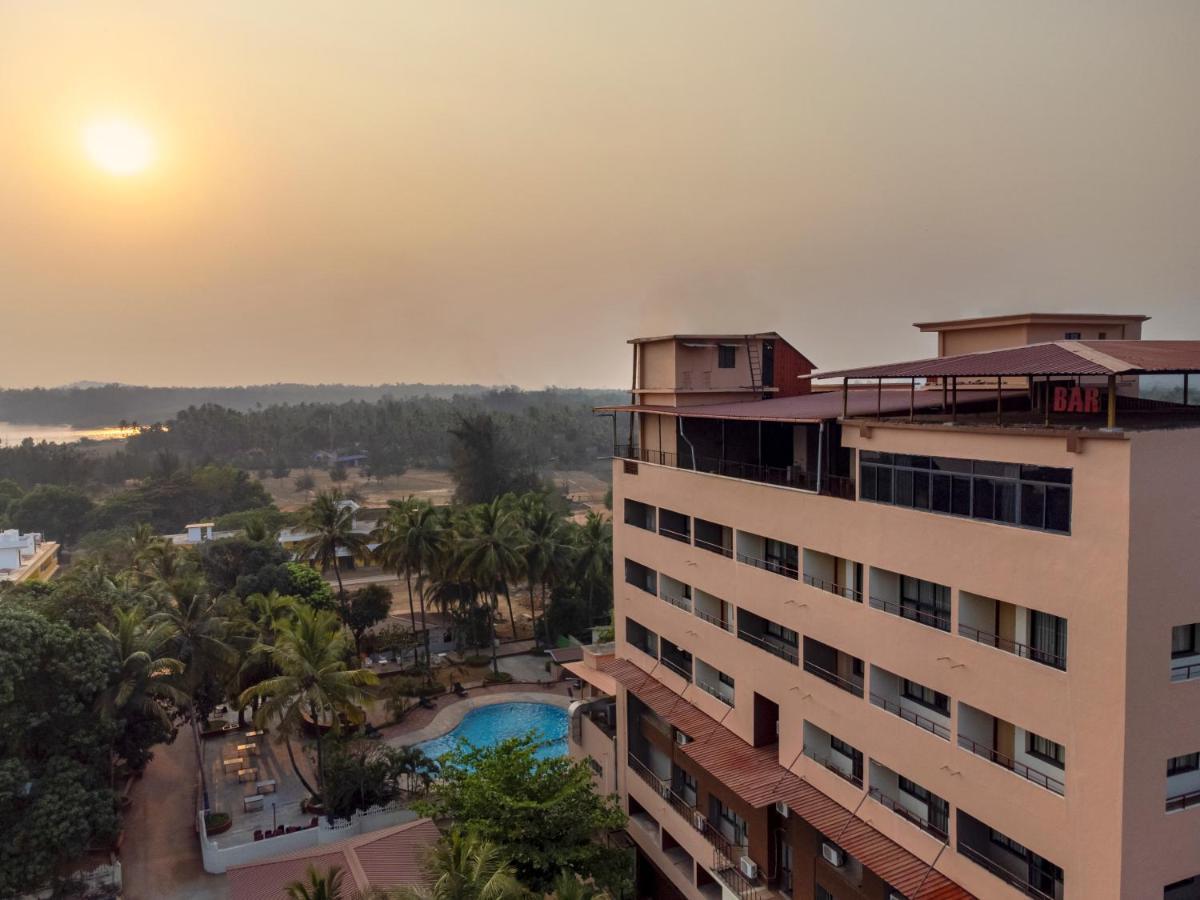 Sterling Karwar Exterior foto