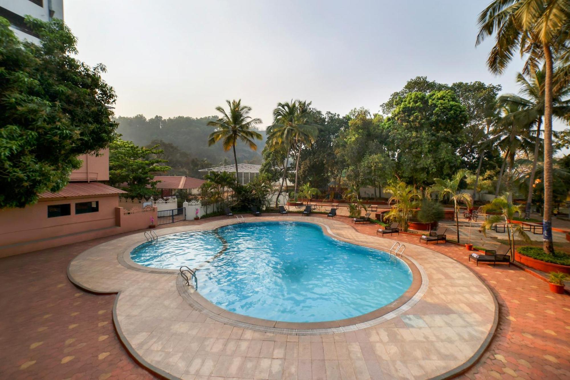 Sterling Karwar Exterior foto