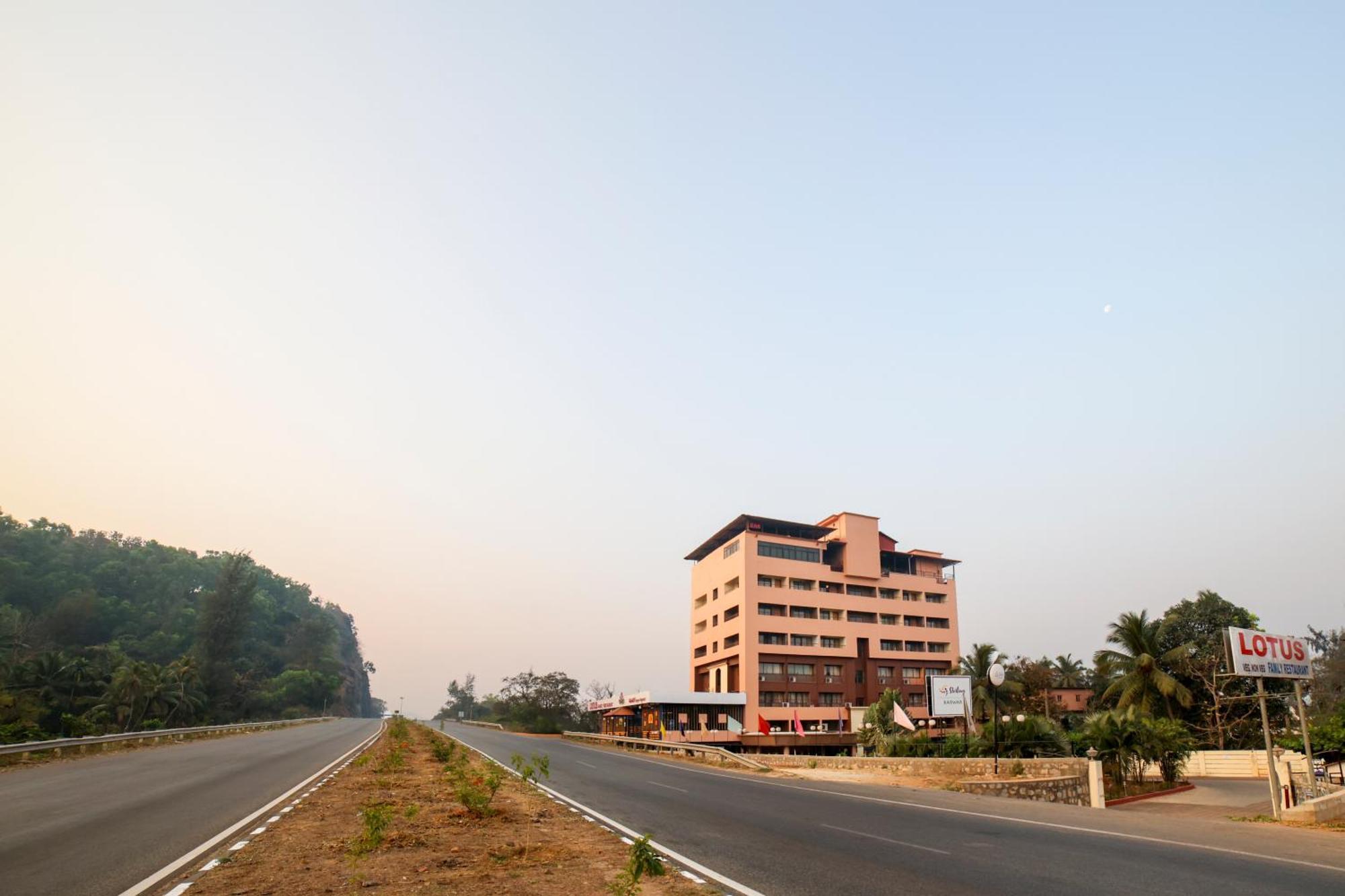 Sterling Karwar Exterior foto