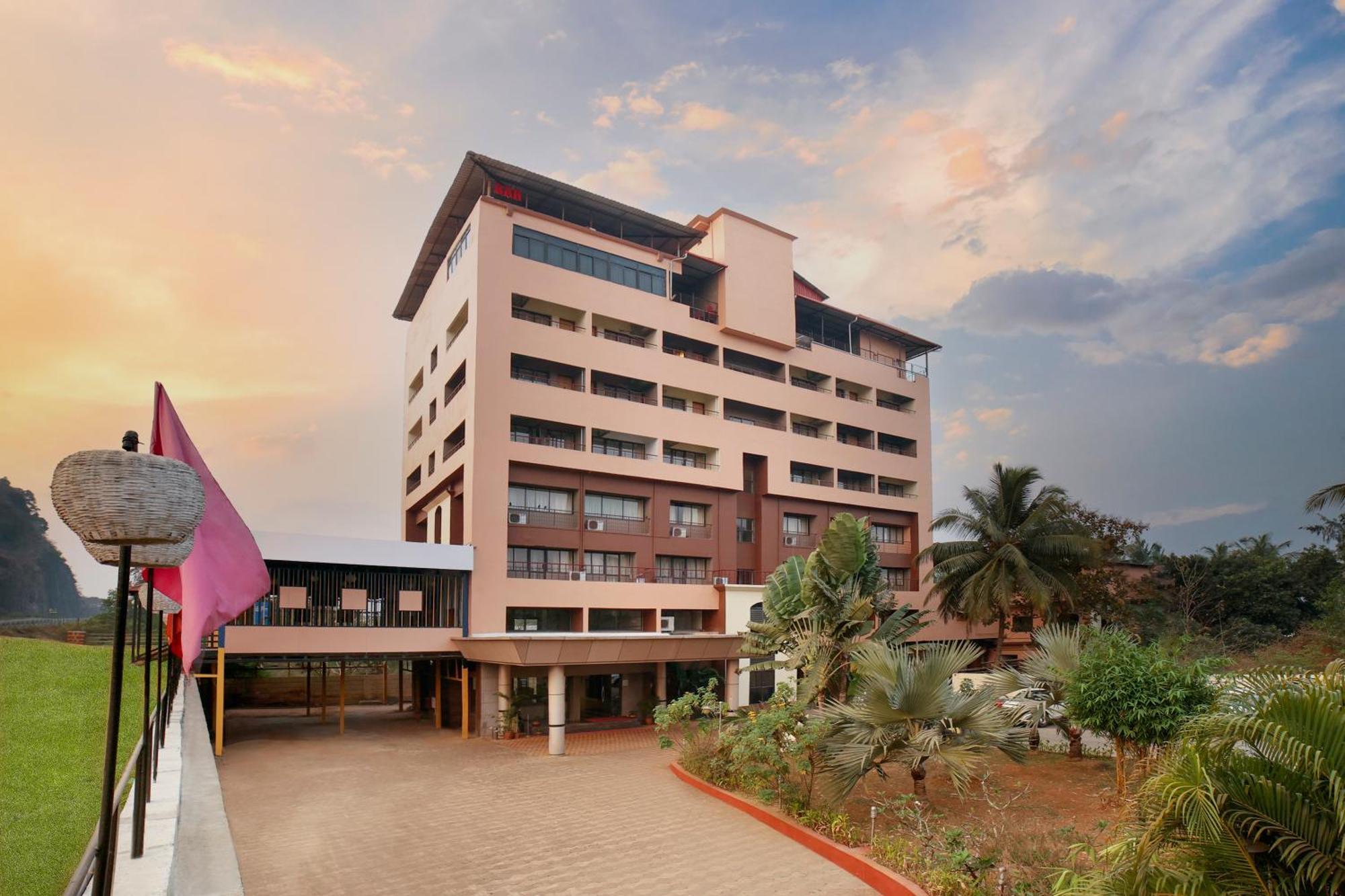 Sterling Karwar Exterior foto