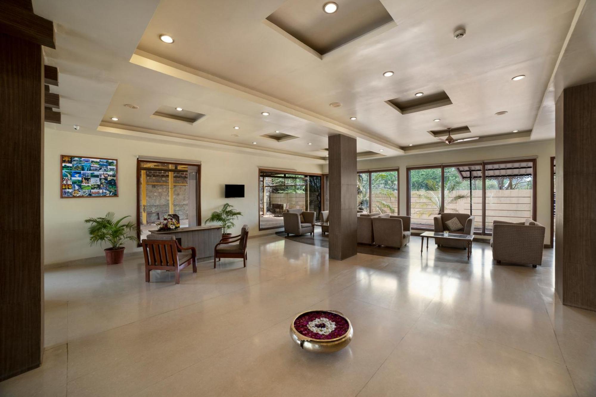 Sterling Karwar Exterior foto