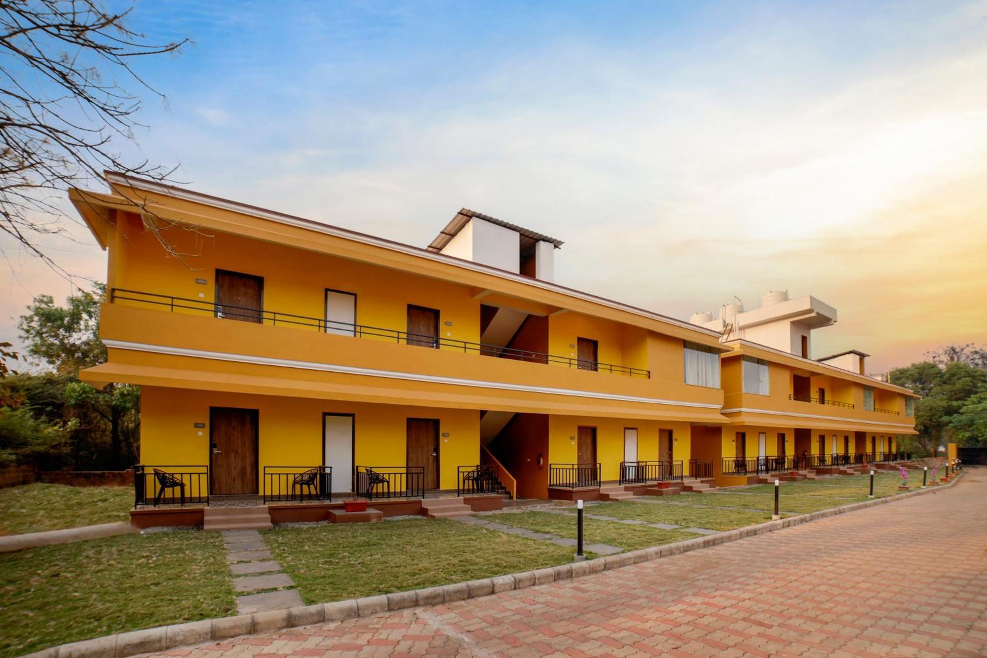 Sterling Karwar Exterior foto