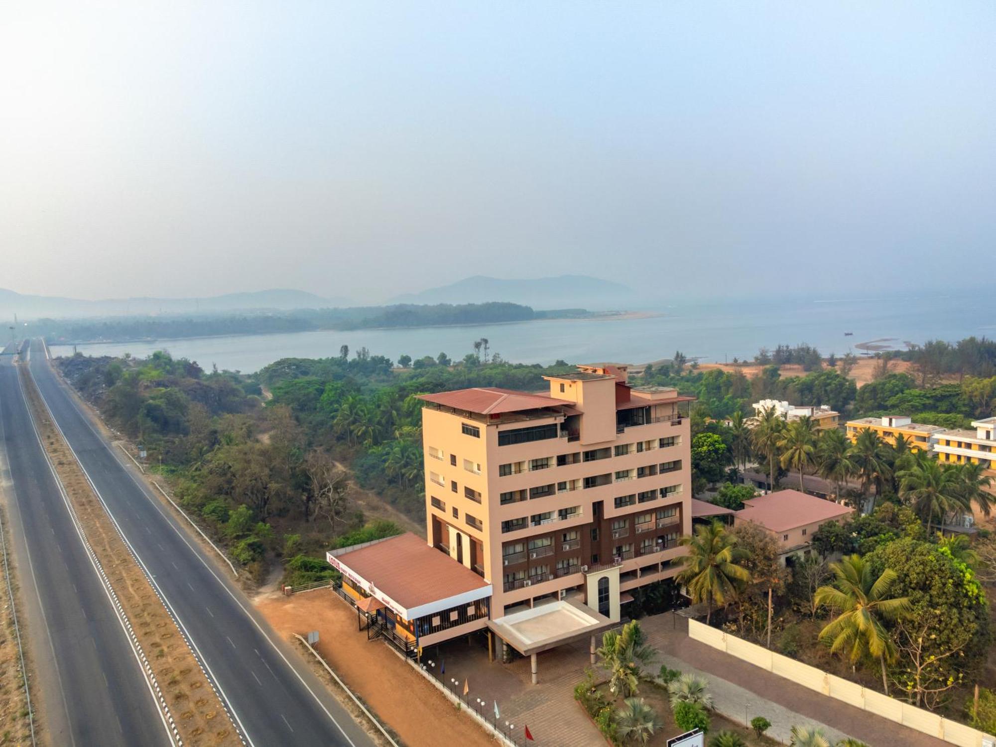 Sterling Karwar Exterior foto