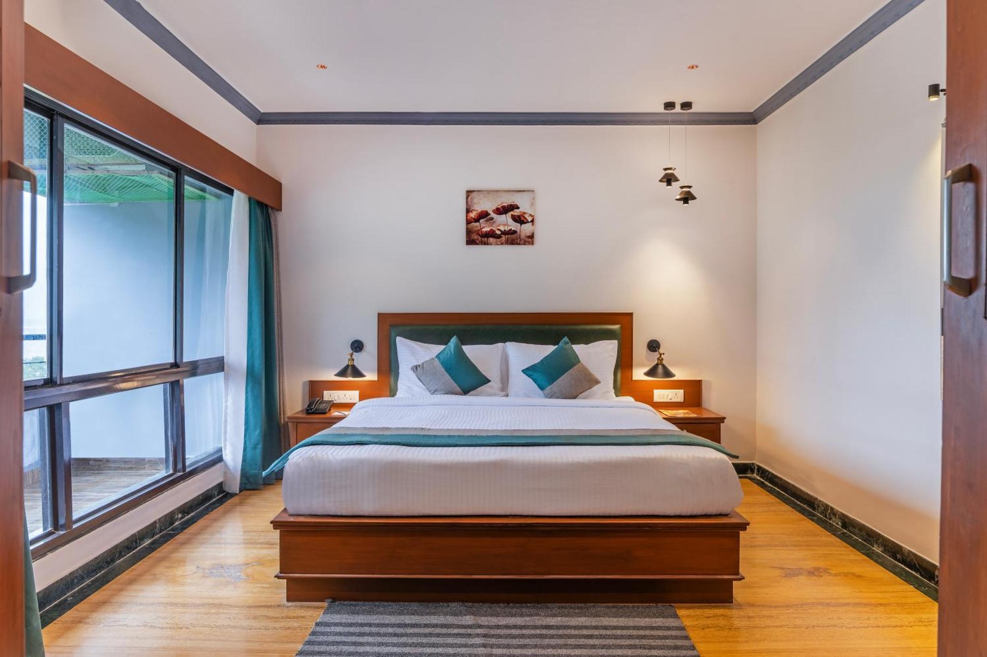 Sterling Karwar Exterior foto