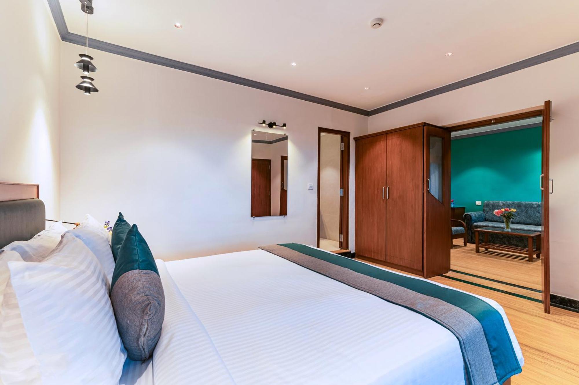 Sterling Karwar Exterior foto