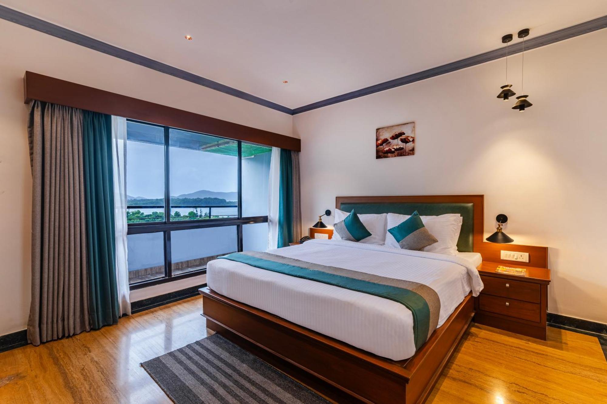 Sterling Karwar Exterior foto