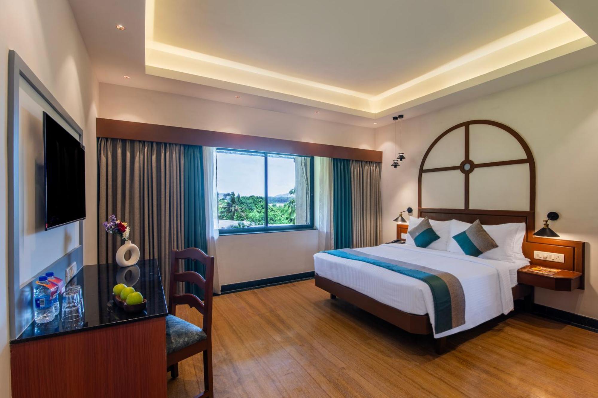Sterling Karwar Exterior foto