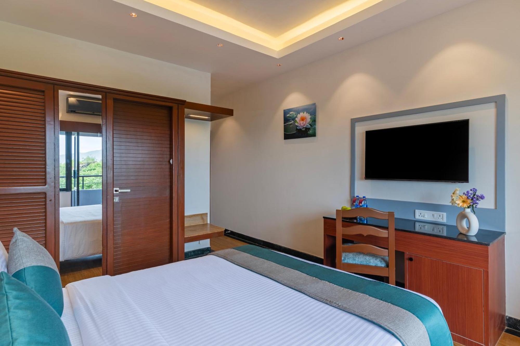 Sterling Karwar Exterior foto