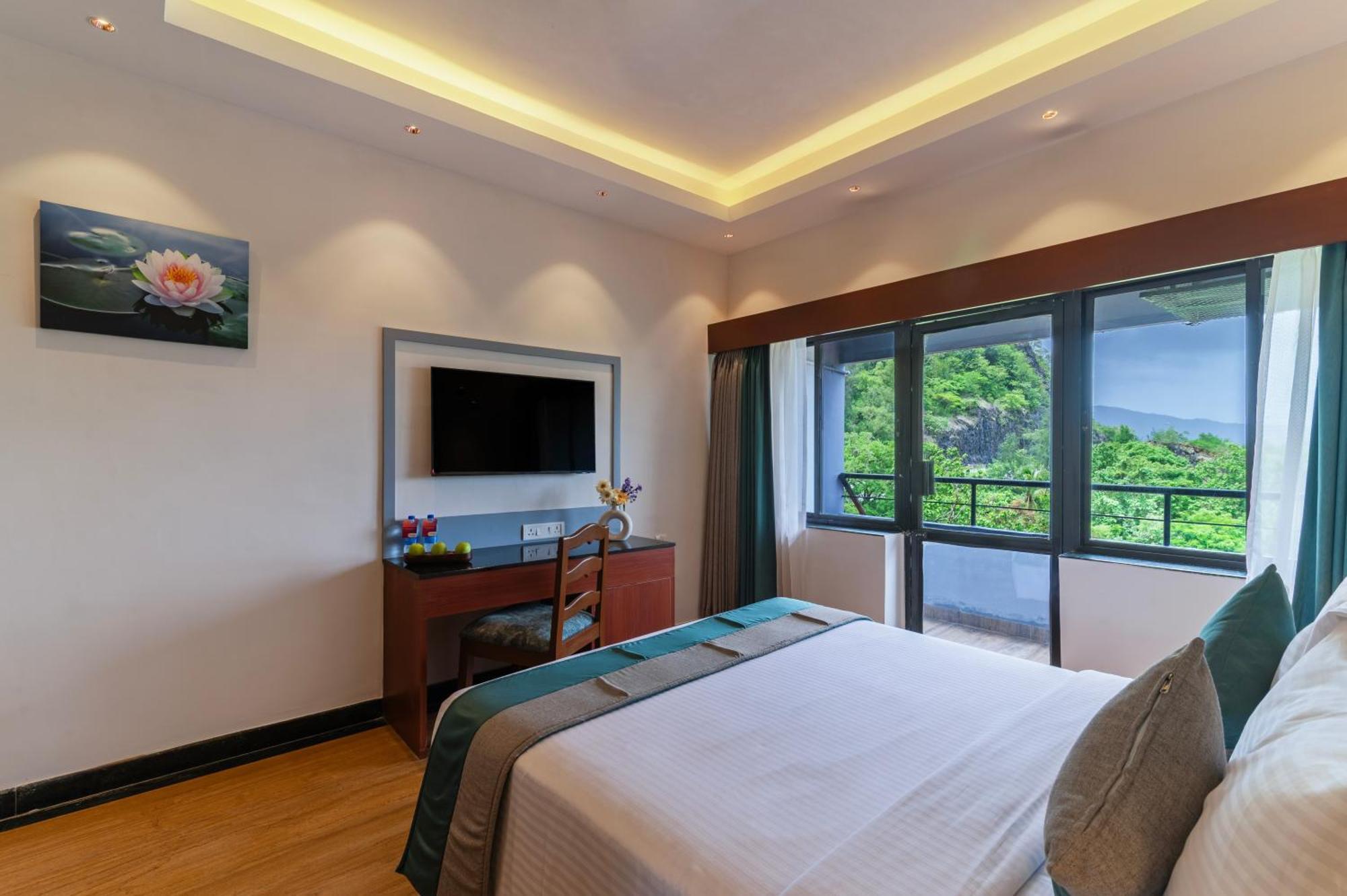 Sterling Karwar Exterior foto