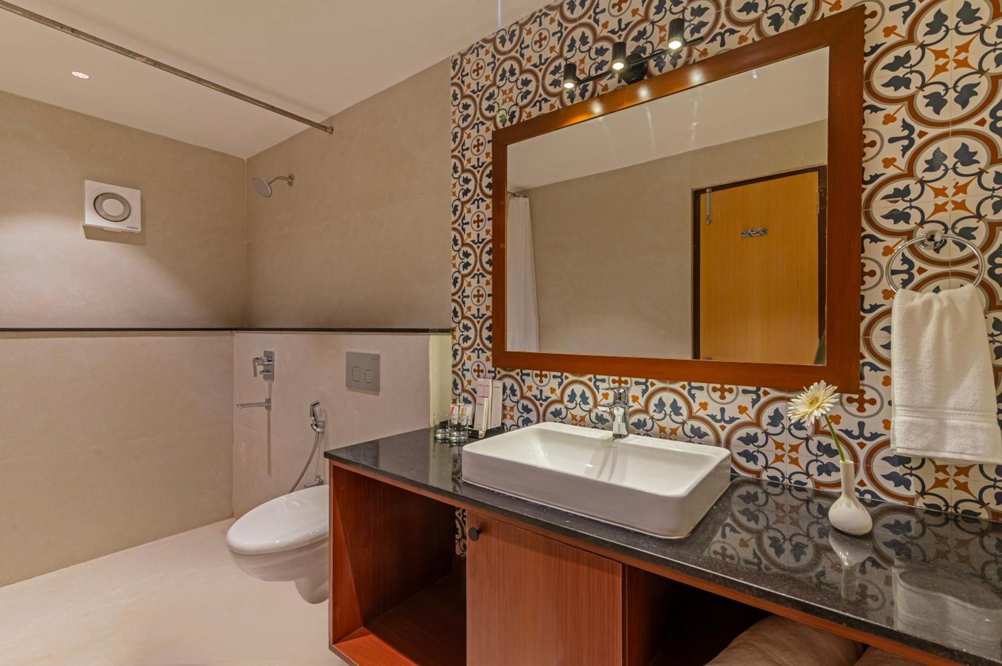 Sterling Karwar Exterior foto