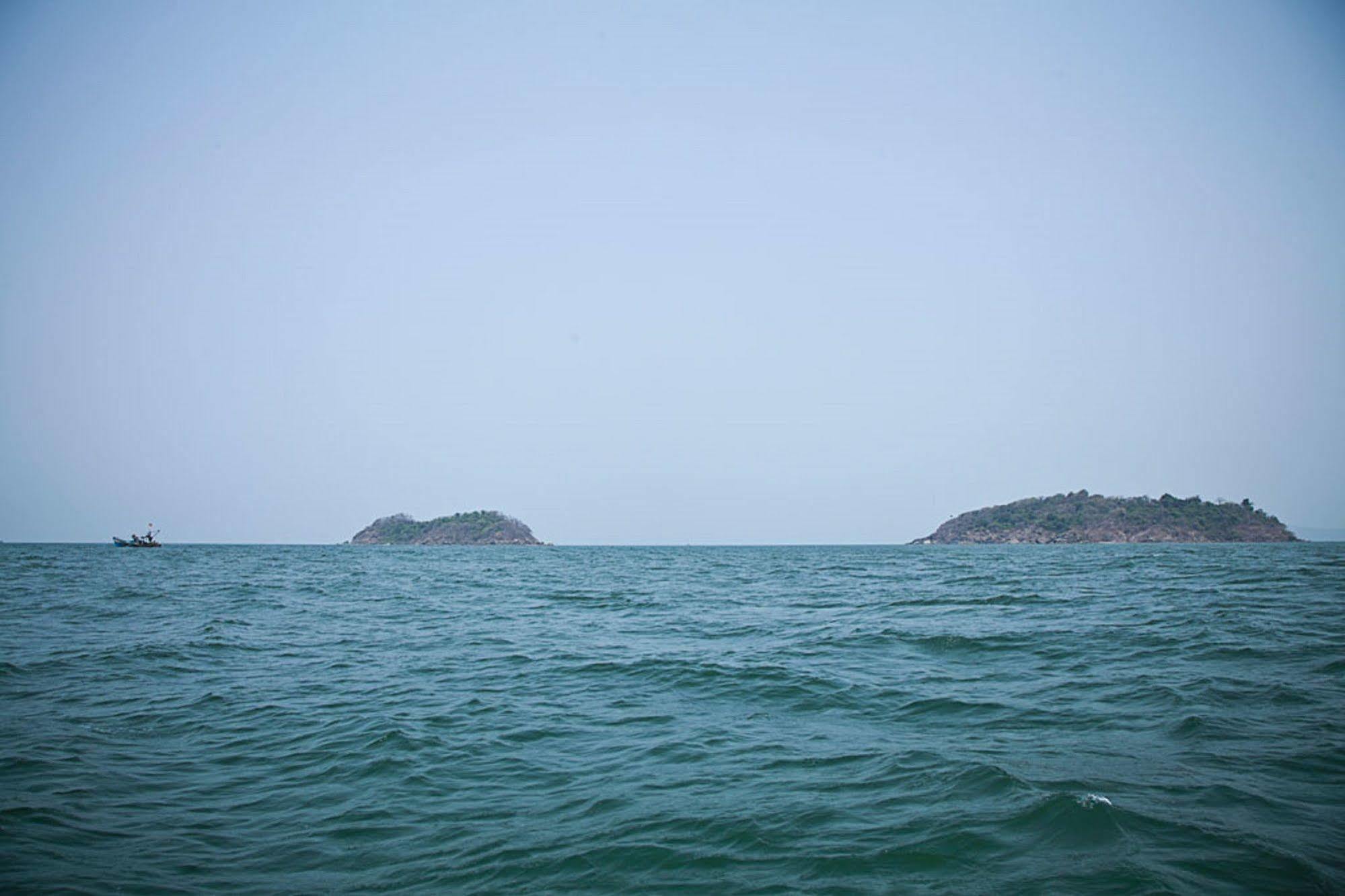 Sterling Karwar Exterior foto