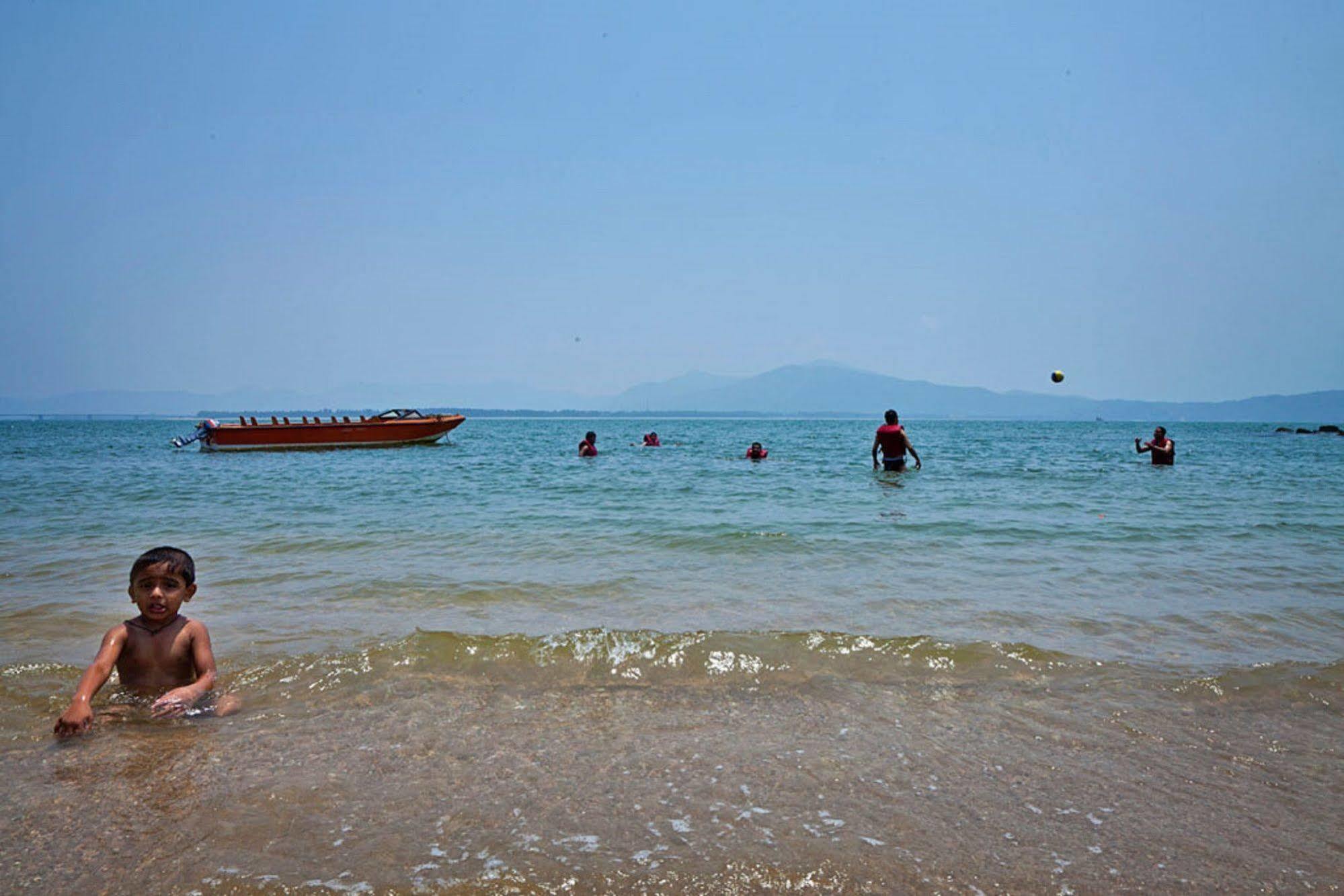 Sterling Karwar Exterior foto